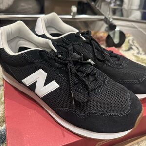 New Balance Men's Black and White Sneakers